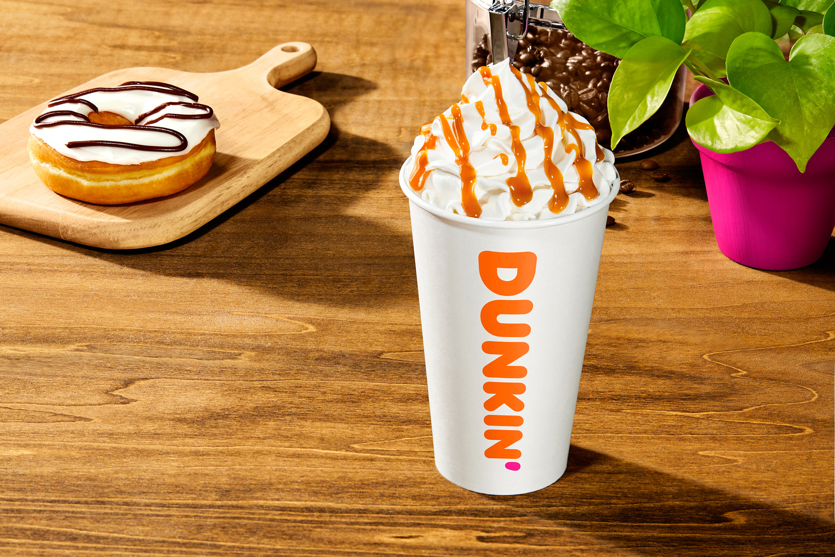 DunkinBrands-Int_latte_donut_final